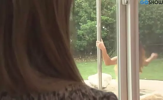 Lesbians Tub Fingering Oral Pleasure