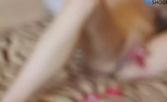 Mature Brunette Flashes Clip of Labial Delights